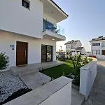 וילה Nadine Sea Side *
