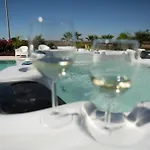 Nadine Sea Side לרנקה