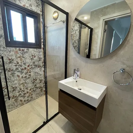 Nadine Sea Side Villa *