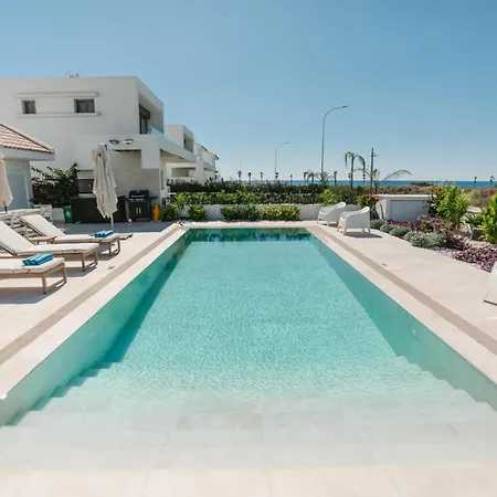 Nadine Sea Side Villa Larnaca