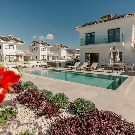 Nadine Sea Side Larnaca