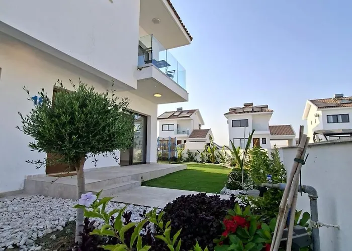 Nadine Sea Side ヴィラ ラルナカ