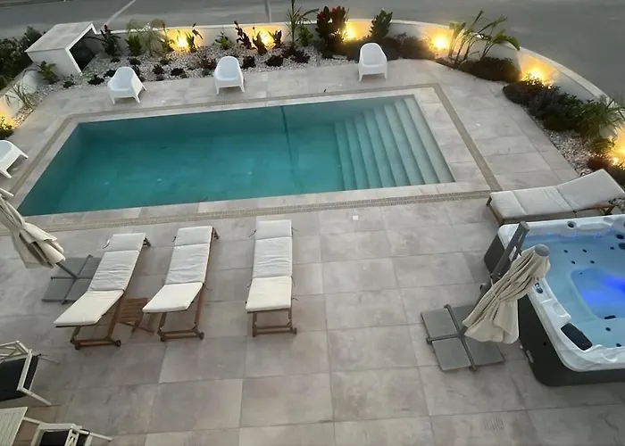 Nadine Sea Side * ラルナカ