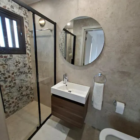 Nadine Sea Side * Ларнака