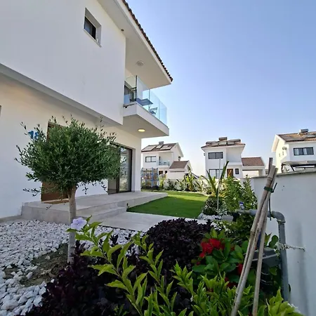 Nadine Sea Side 别墅 拉纳卡