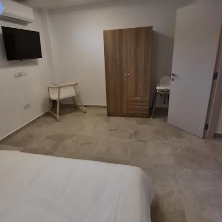 Nadine Sea Side * Ларнака