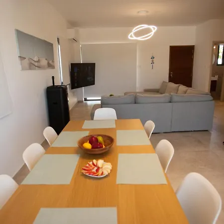 Вилла Nadine Sea Side Ларнака