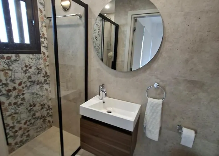 Nadine Sea Side * ラルナカ