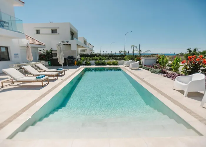 Nadine Sea Side 빌라 라르나카