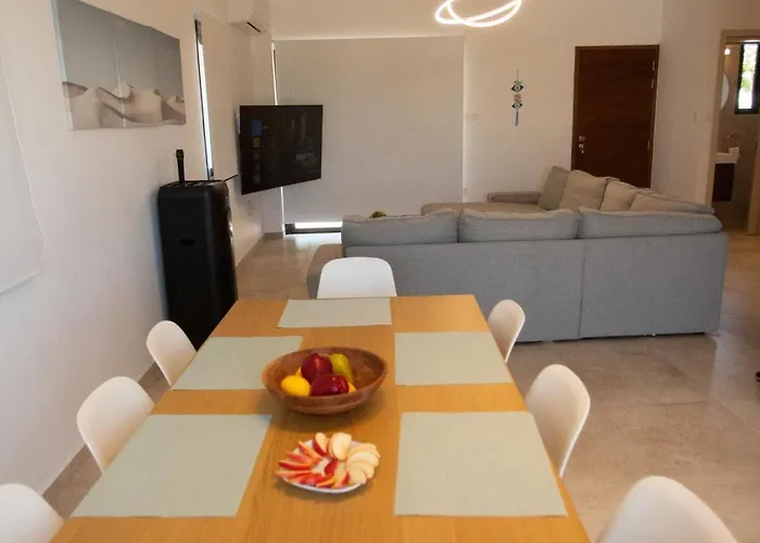 빌라 Nadine Sea Side 라르나카