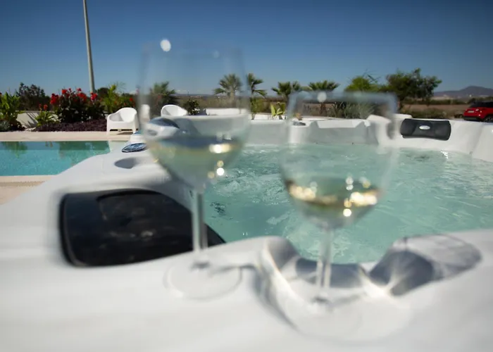 Nadine Sea Side 라르나카