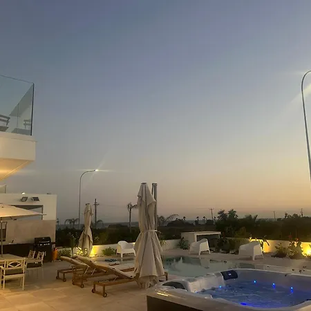 Nadine Sea Side فيلة لارنكا