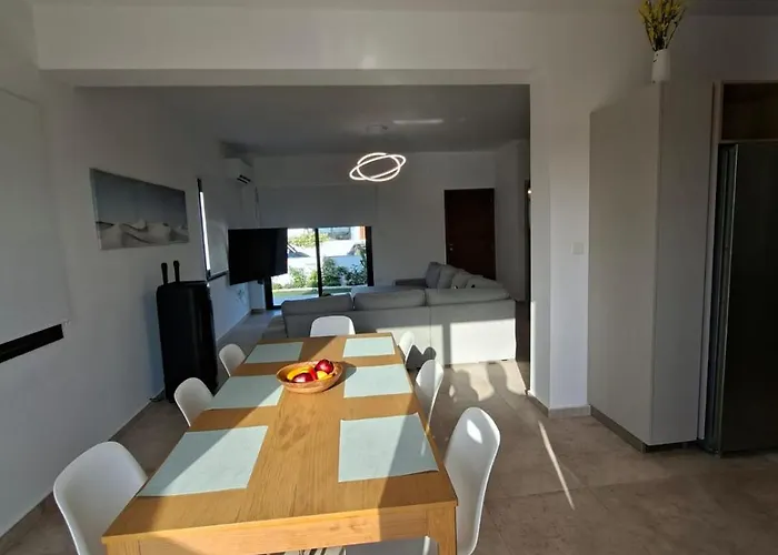 فيلة Nadine Sea Side *