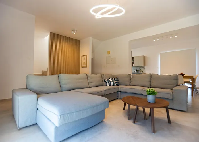 Nadine Sea Side فيلة