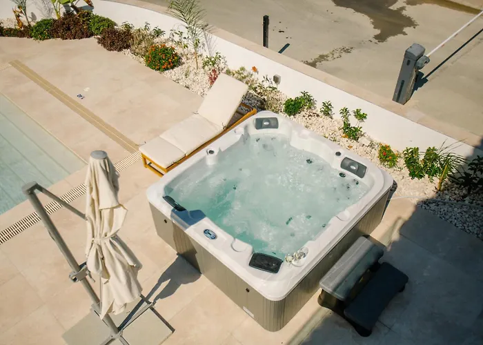 Nadine Sea Side لارنكا