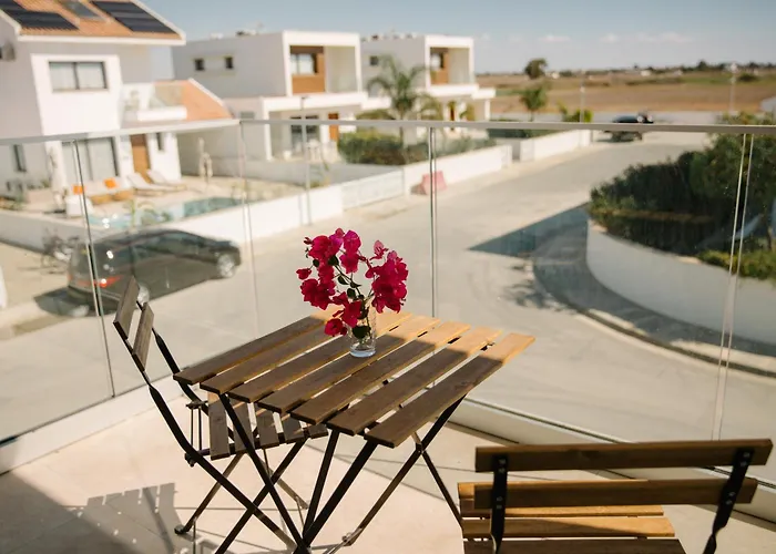 فيلة Nadine Sea Side